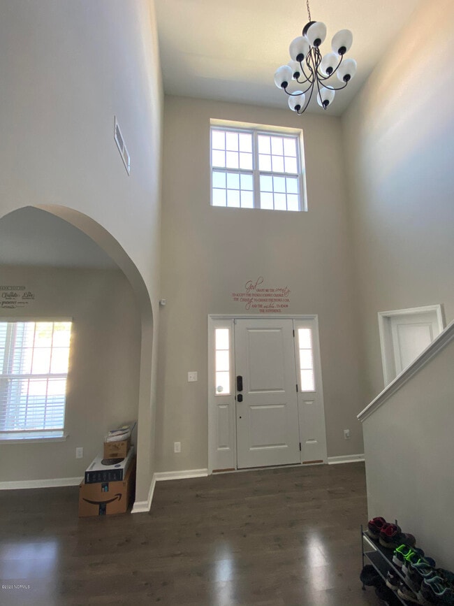 Building Photo - 421 Palisades Way