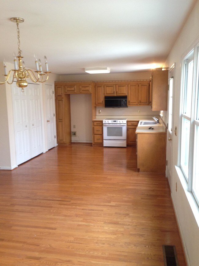 Foto del edificio - 64 Hickory Ln