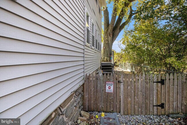 Foto del edificio - 7710 Queen St