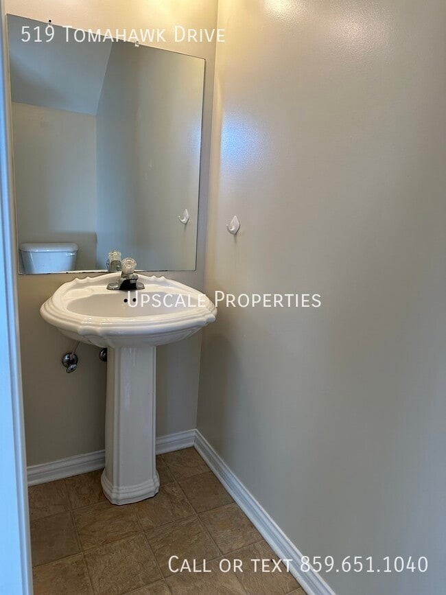 Building Photo - 519 Tomahawk Dr