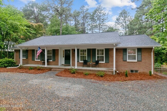 Building Photo - 450 Crestview Rd