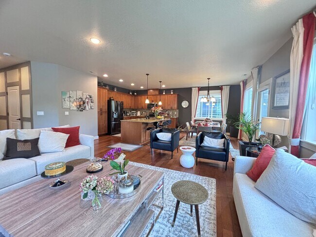 Foto del edificio - Gorgeous Short-Term Rental Fully Furnished...