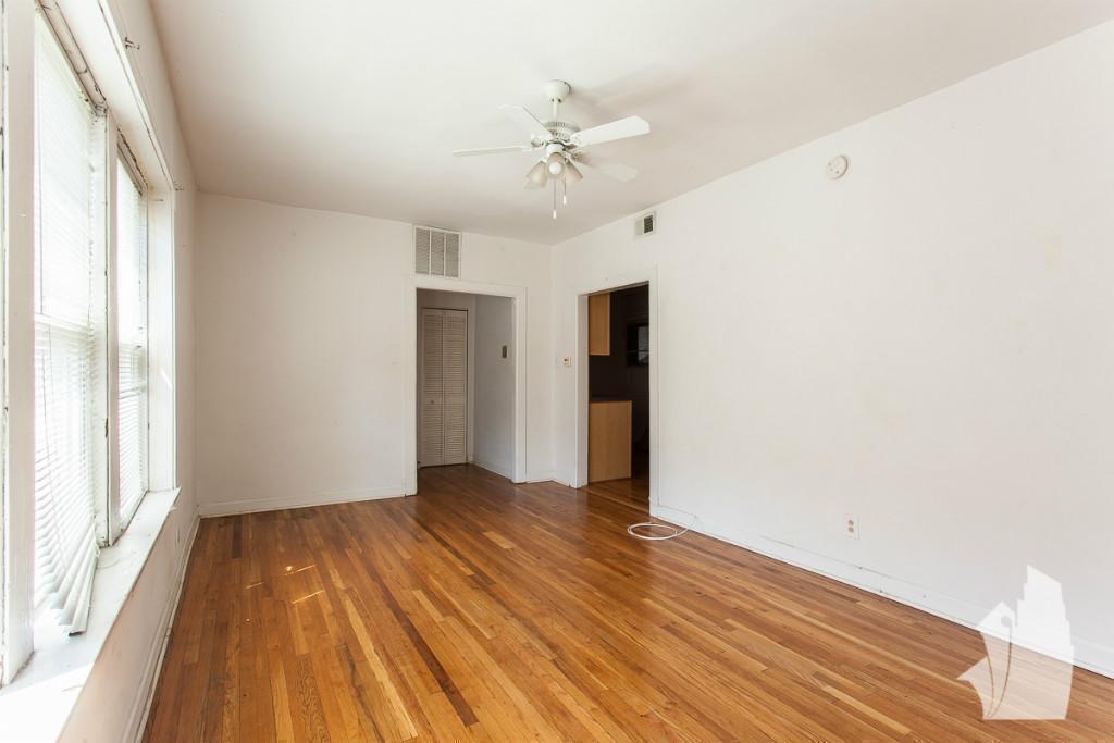 Primary Photo - 3251 N Broadway St