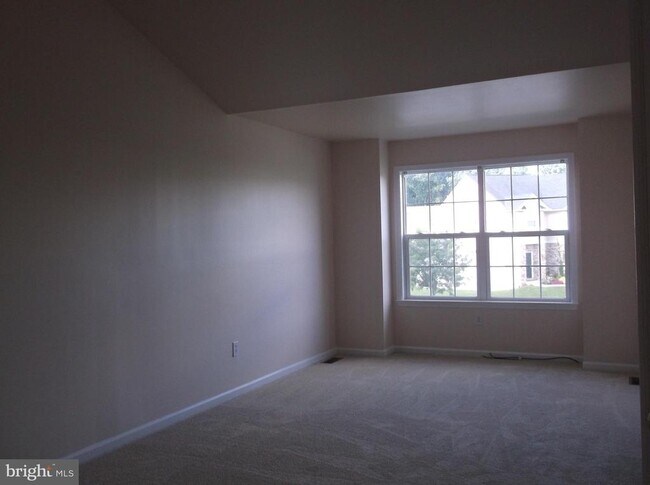 Foto del edificio - 274 Maple Ct