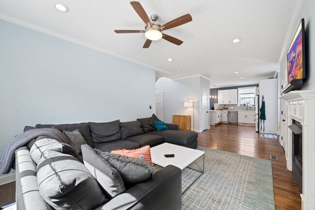 Building Photo - One-of-a-Kind 4 Bedroom, 3 Bathroom Home i...