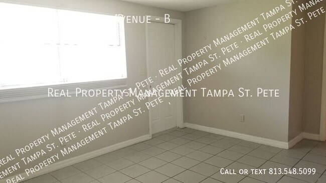 Foto del edificio - 6912 N Himes Ave