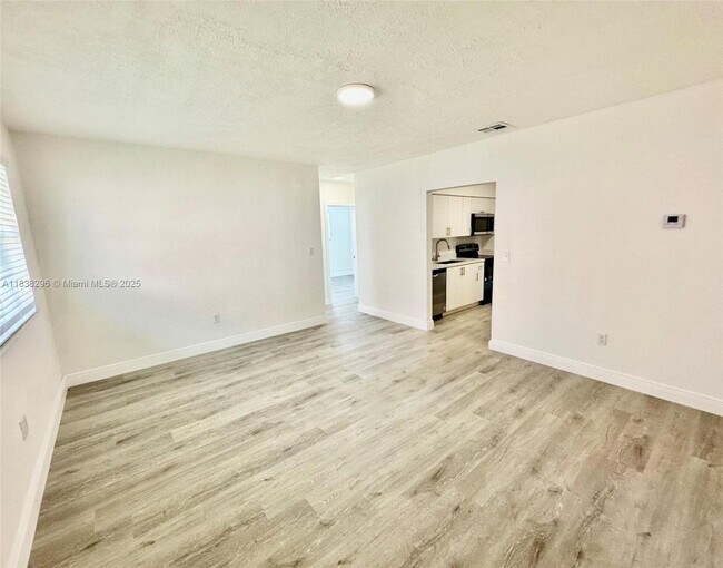 Foto del edificio - 1533 NW 53rd St