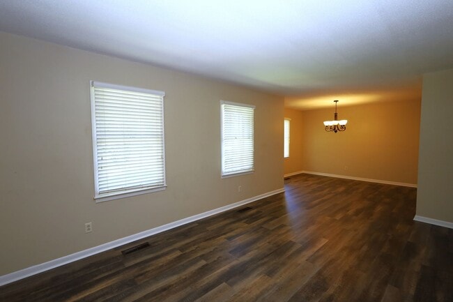 Building Photo - 1102 Kimberly Dr