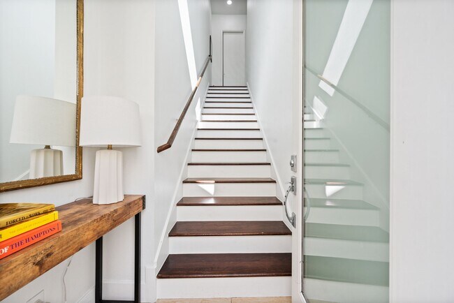 Foto del edificio - 3302 Lake St