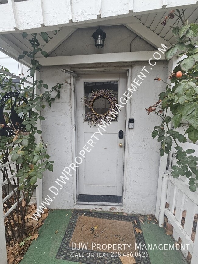 Building Photo - 2119 Cleveland Blvd