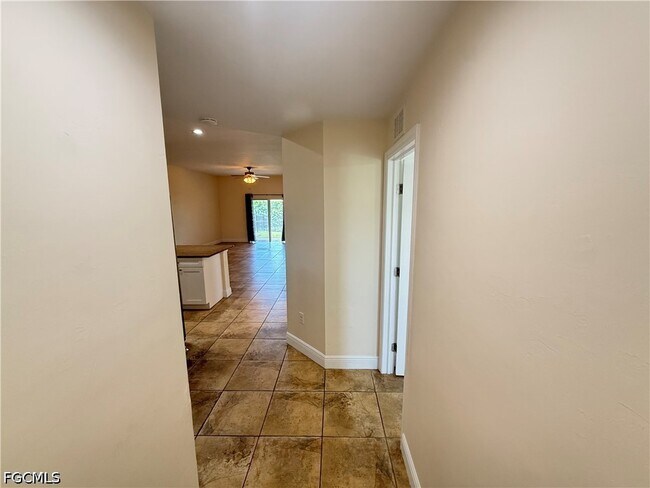 Foto del edificio - 606 SE 13th Terrace