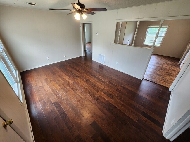 Foto del edificio - 1021 Hillside Dr