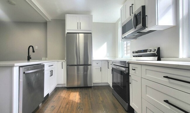Building Photo - 12 Davies Pl
