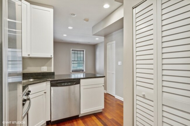 Foto del edificio - 1364 W Greenleaf Ave