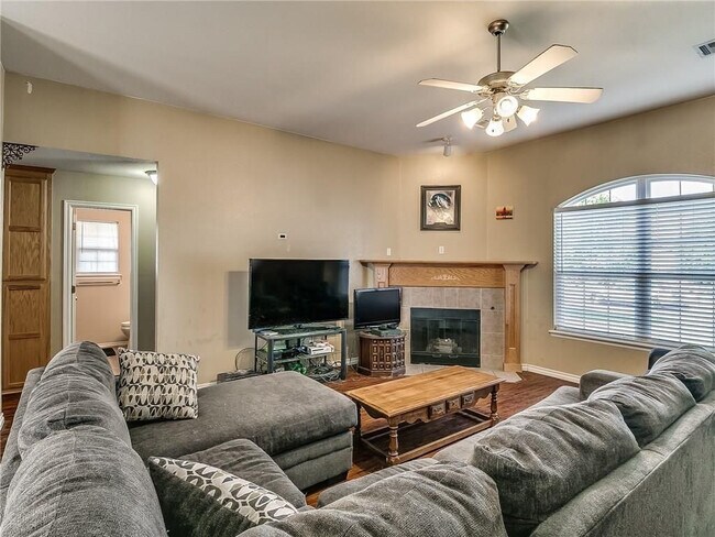 Foto del edificio - COMING SOON!! Spacious 3-Bed Home with Premium Amenities in Oklahoma City!