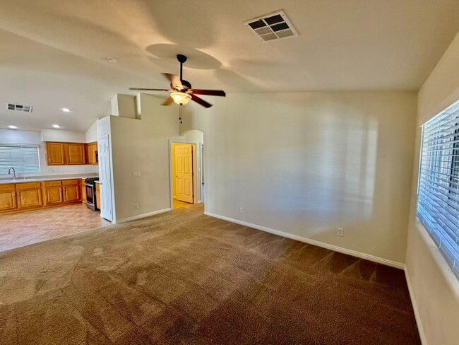 Building Photo - CUTE ONE STORY TOWNHOME