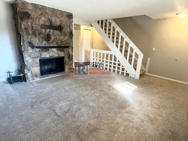 Foto del edificio - 392 W Rockrimmon Blvd