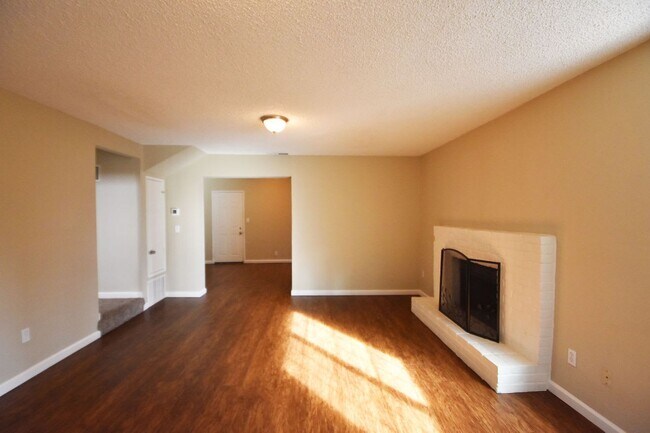 Building Photo - 543 San Remo St