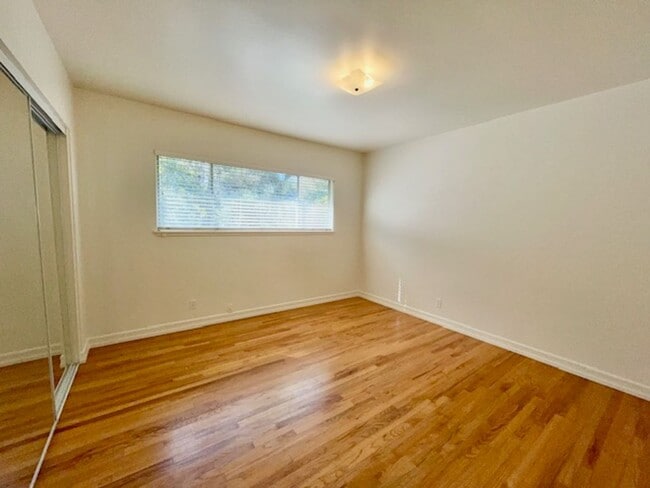 Foto del edificio - Spacious updated home in Hidden Valley nei...