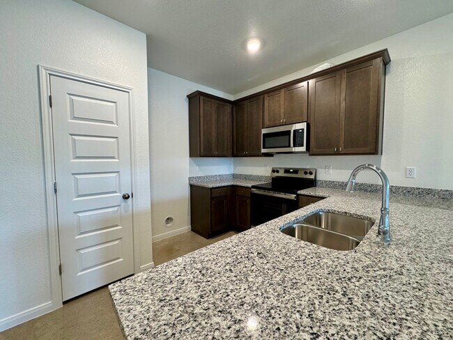 Foto del edificio - 914 Switchgrass Dr