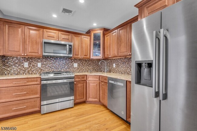 Building Photo - 7 Leahy Ct