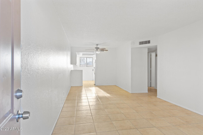 Foto del edificio - 1815 N Spring