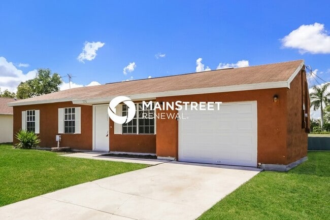 Building Photo - 3 Bedroom Pet-Friendly Home in Port St Luc...