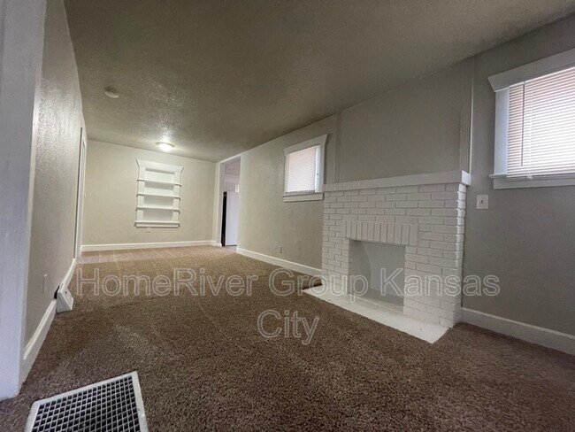 Foto del edificio - 8405 Flora Ave