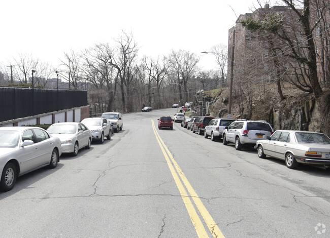 Building Photo - 11-19 Bronxville Rd
