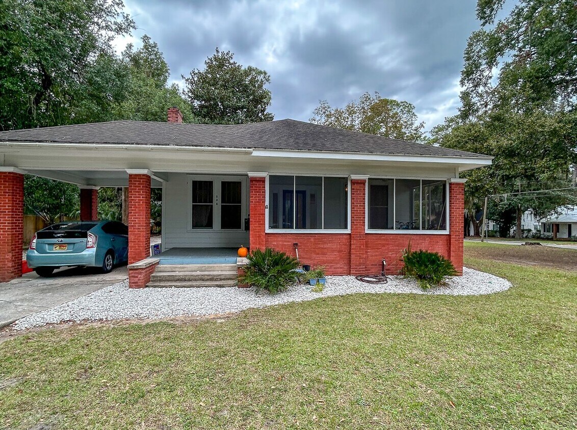 Primary Photo - 208 NW 20th Ter