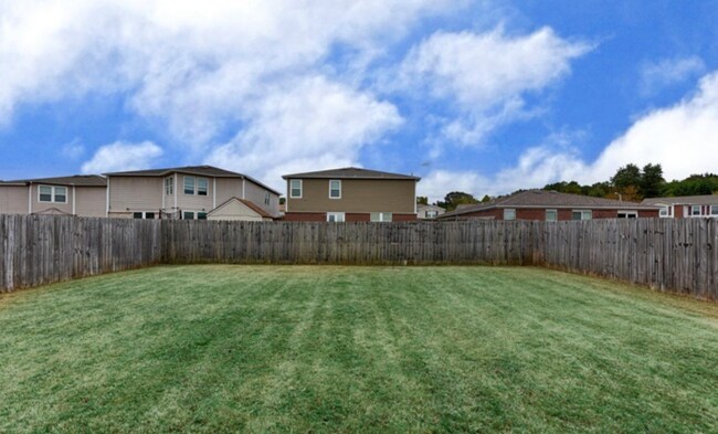 Foto del edificio - Fabulous home with FENCED YARD