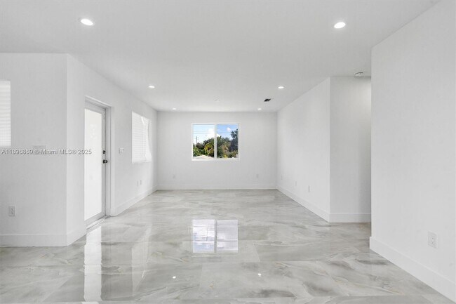 Foto del edificio - 2926 NW 58th St