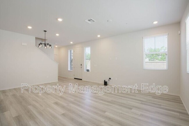 Foto del edificio - 40268 Birchfield Dr