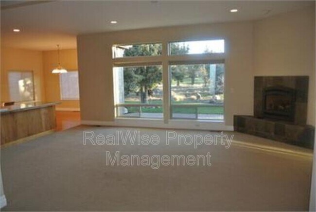 Foto del edificio - 845 Ribbon Falls Rd