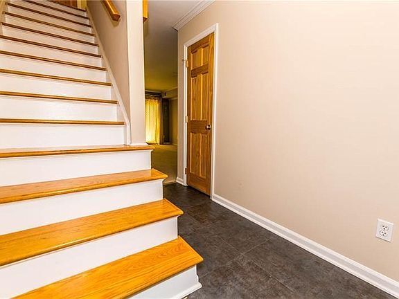 Building Photo - 448 Country View Ct