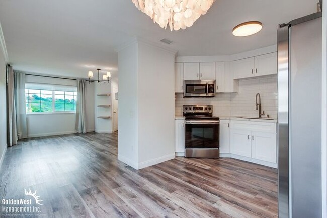 Building Photo - Elegant 1Bdm 1Ba Condo with Balcony, Garag...