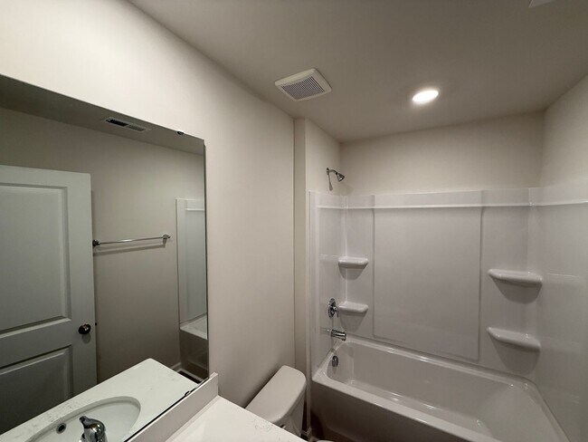 Foto del edificio - Brand New Townhome in North Charlotte