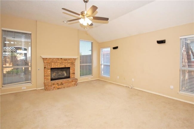 Building Photo - 8217 Burleigh St