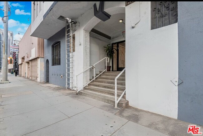 Foto del edificio - 1420 Flower St