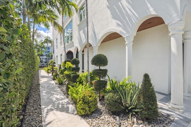 Building Photo - 55 Isle of Venice Dr