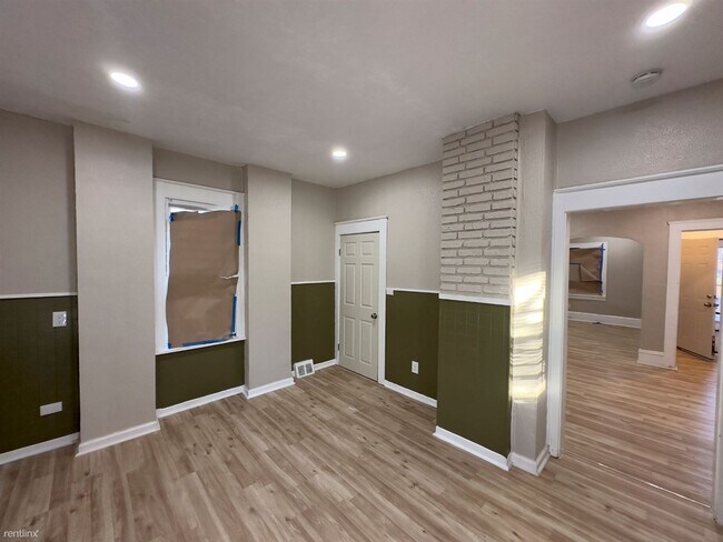 Foto del edificio - 2 br, 1 bath House - 2964 East 61st Street