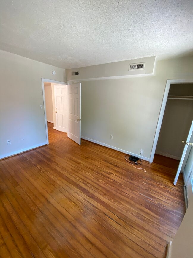 Building Photo - 3141 Ellwood Ave