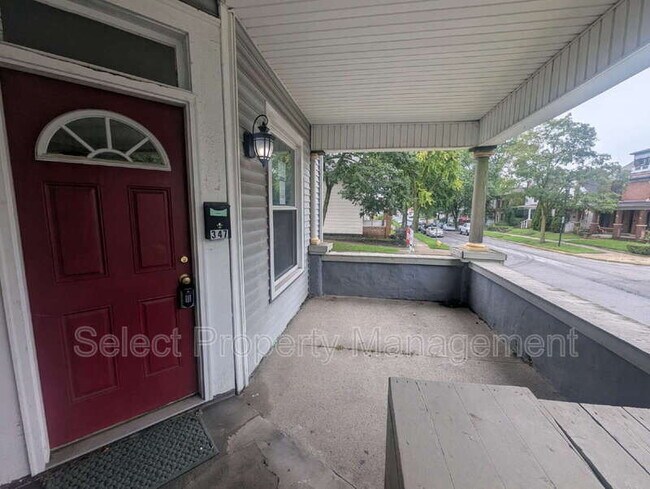 Foto del edificio - 347 W Williams St