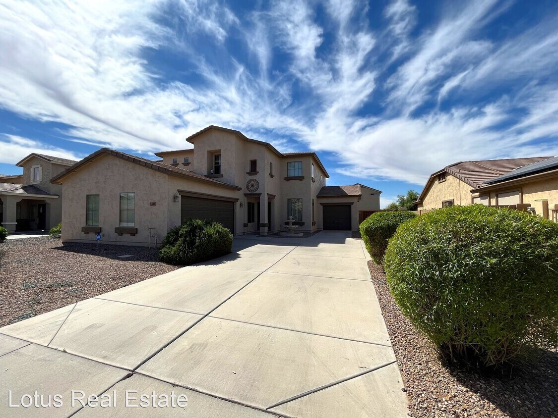 Foto principal - 4 br, 2.5 bath House - 1449 E DOUGLAS ST