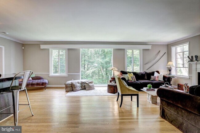 Foto del edificio - 5204 Westwood Dr