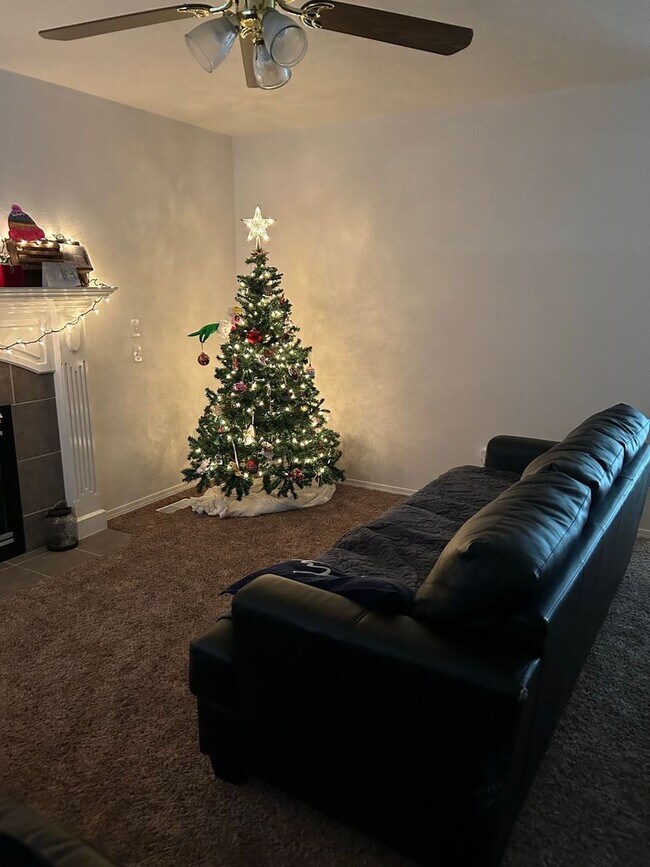 Foto del edificio - 4 Bedroom Home on Corner Lot w/ 2,000 sq. ...