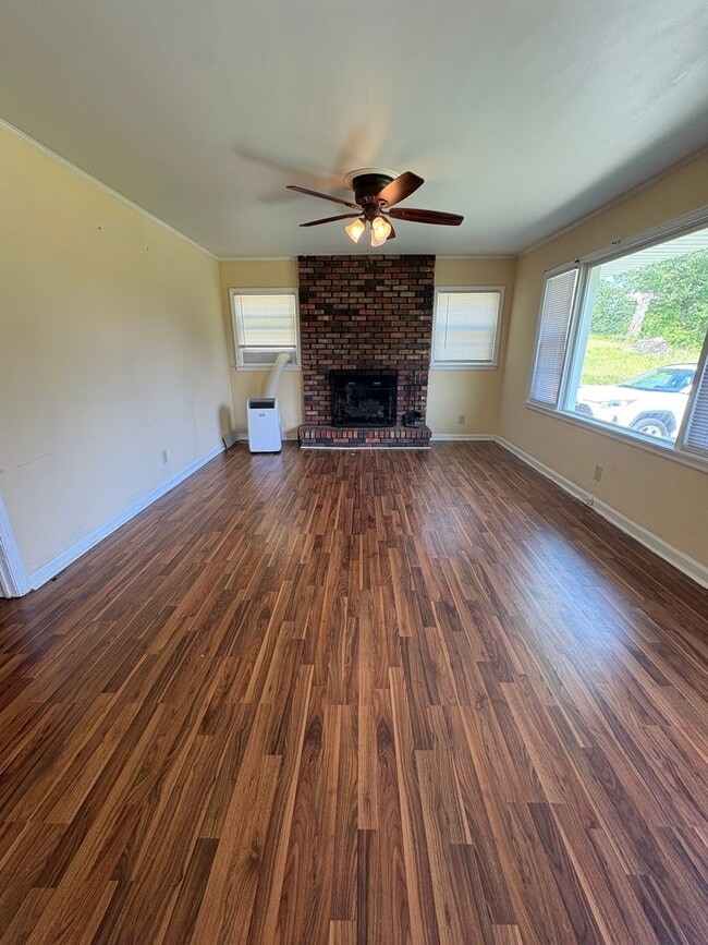 Building Photo - 1407 Johnston Dr