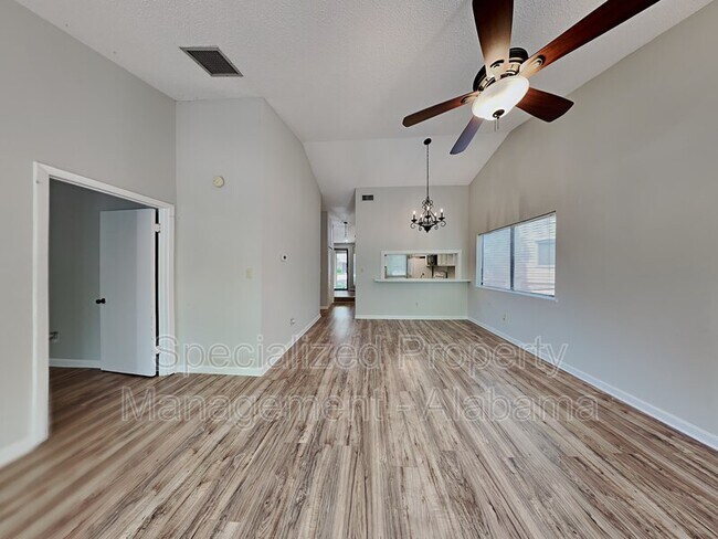 Building Photo - 2405 Falcon Pl