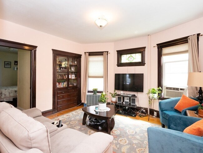Building Photo - 60 Percival St