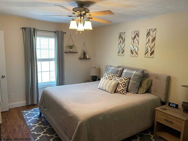 Foto del edificio - 72 Brownstone Dr